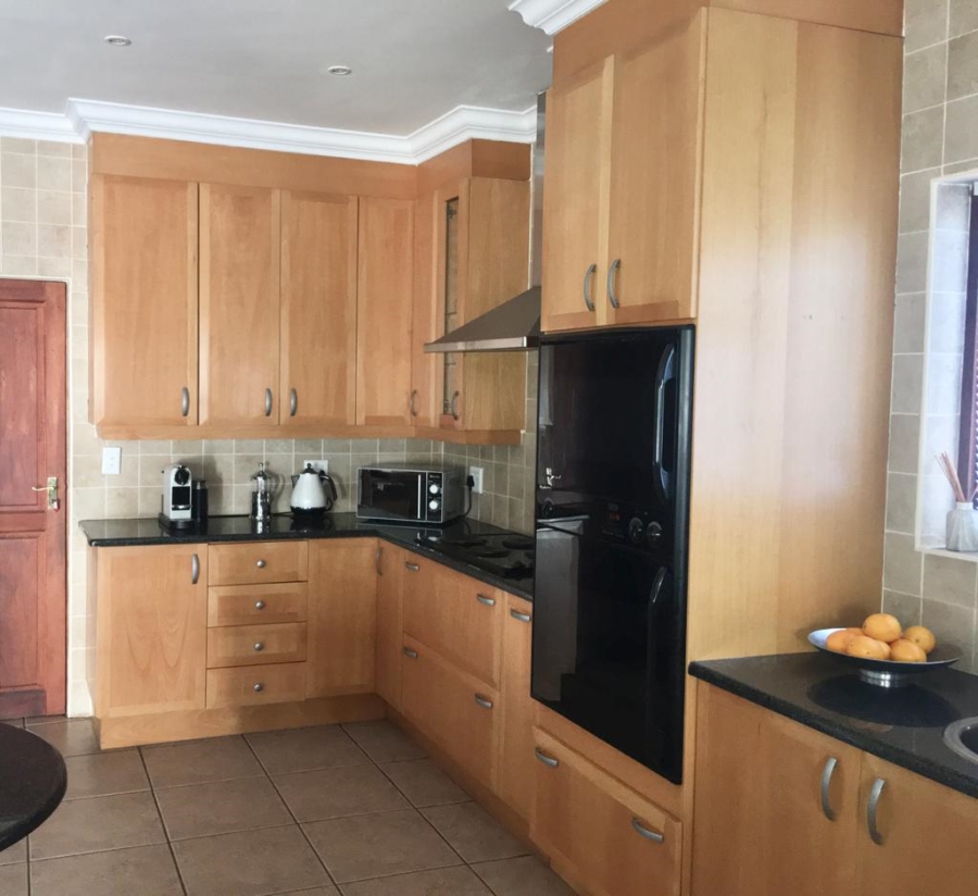 To Let 5 Bedroom Property for Rent in Silver Lakes Golf Estate Gauteng