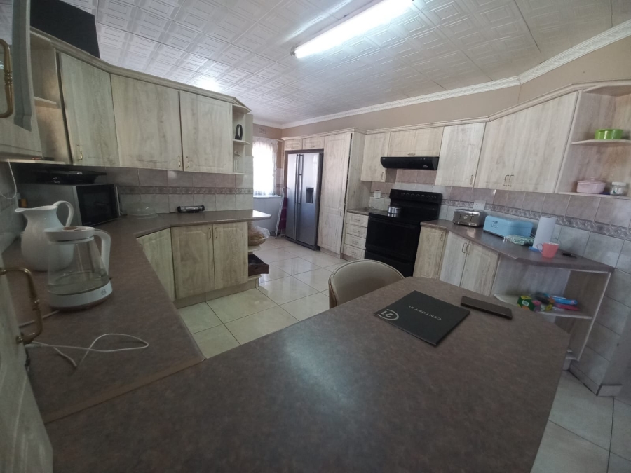 5 Bedroom Property for Sale in Van Riebeeck Park Gauteng