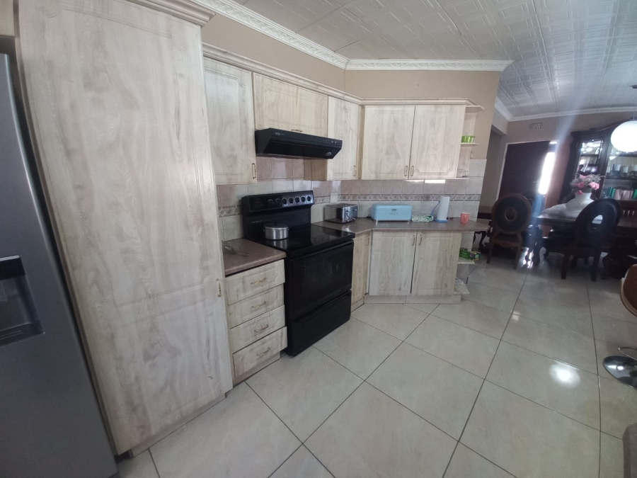 5 Bedroom Property for Sale in Van Riebeeck Park Gauteng