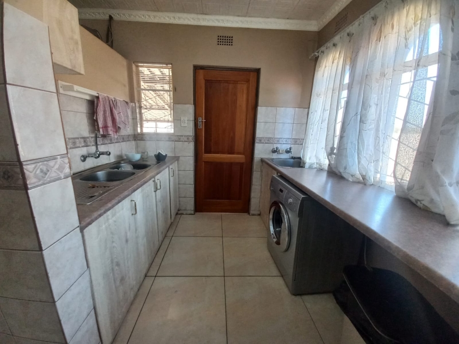 5 Bedroom Property for Sale in Van Riebeeck Park Gauteng