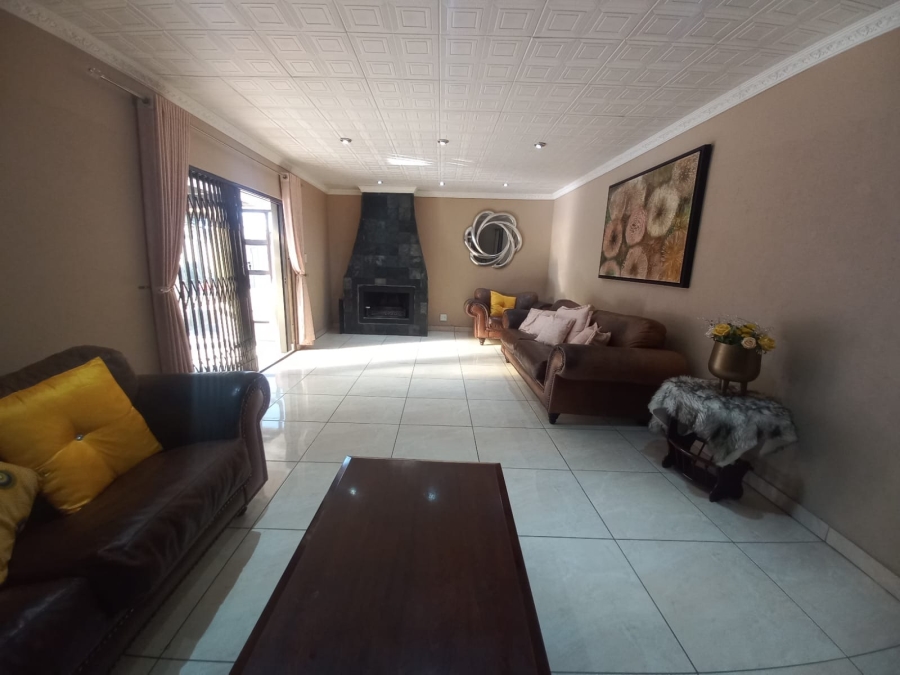 5 Bedroom Property for Sale in Van Riebeeck Park Gauteng