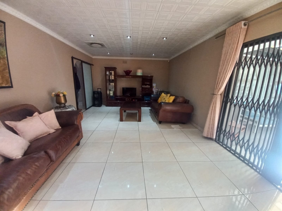 5 Bedroom Property for Sale in Van Riebeeck Park Gauteng