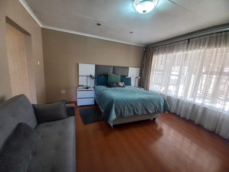 5 Bedroom Property for Sale in Van Riebeeck Park Gauteng