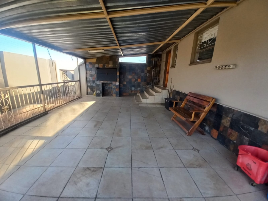 5 Bedroom Property for Sale in Van Riebeeck Park Gauteng