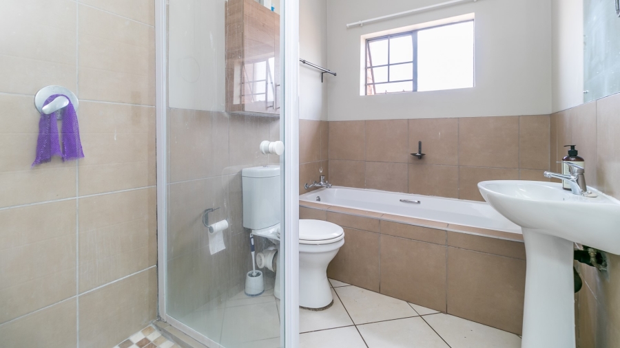 2 Bedroom Property for Sale in Noordwyk Gauteng