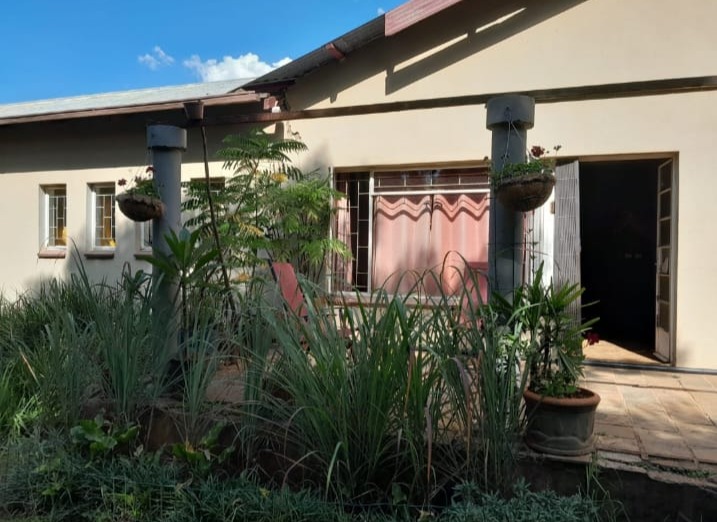 6 Bedroom Property for Sale in Kameeldrift East Gauteng