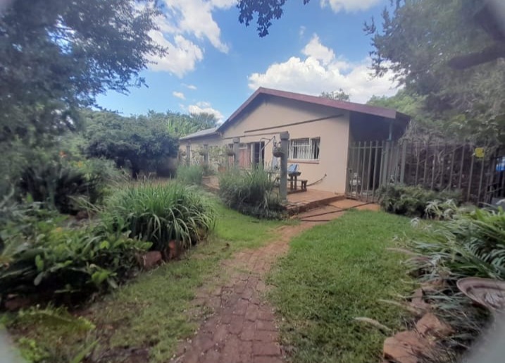 6 Bedroom Property for Sale in Kameeldrift East Gauteng