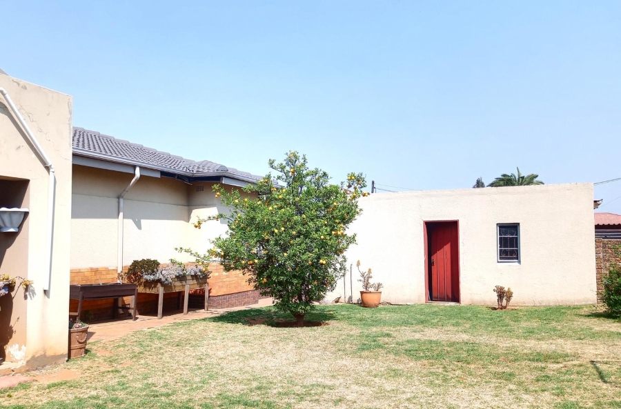 5 Bedroom Property for Sale in Primrose East Gauteng