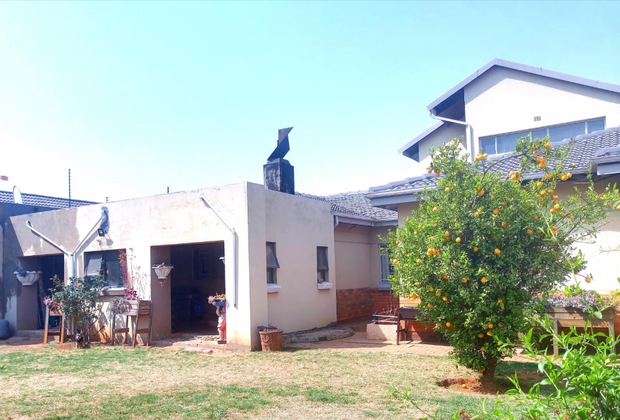 5 Bedroom Property for Sale in Primrose East Gauteng