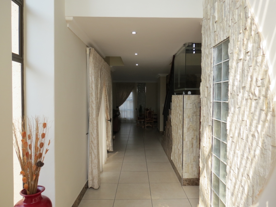 4 Bedroom Property for Sale in Greenstone Hill Gauteng