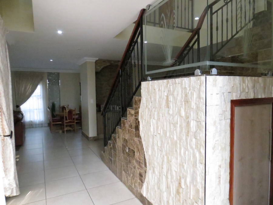 4 Bedroom Property for Sale in Greenstone Hill Gauteng