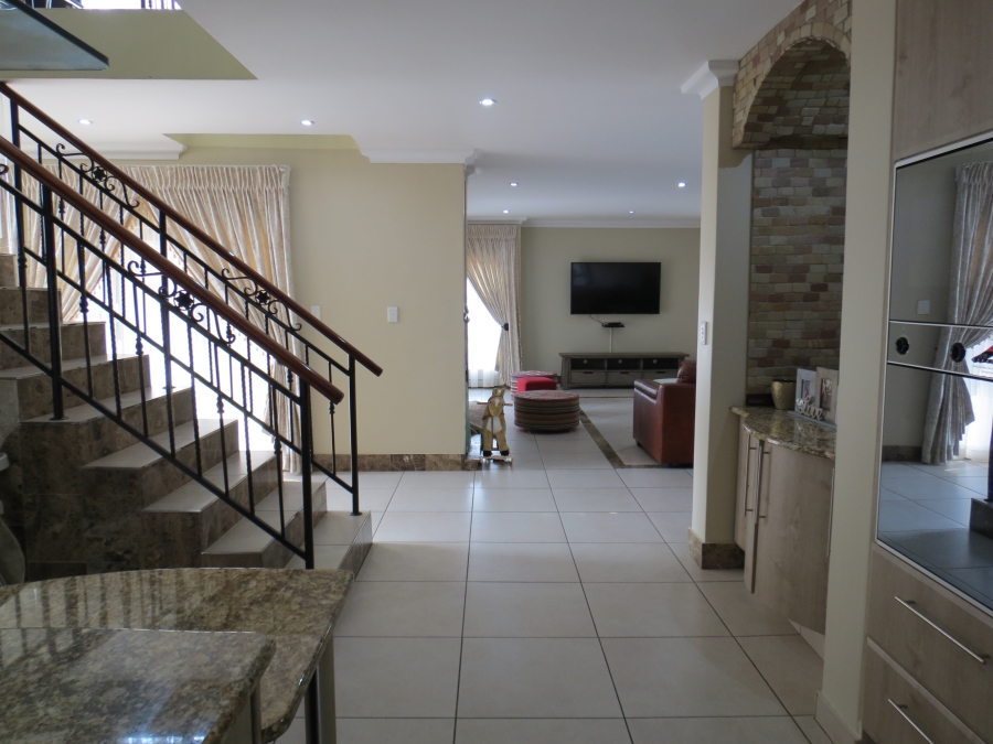 4 Bedroom Property for Sale in Greenstone Hill Gauteng