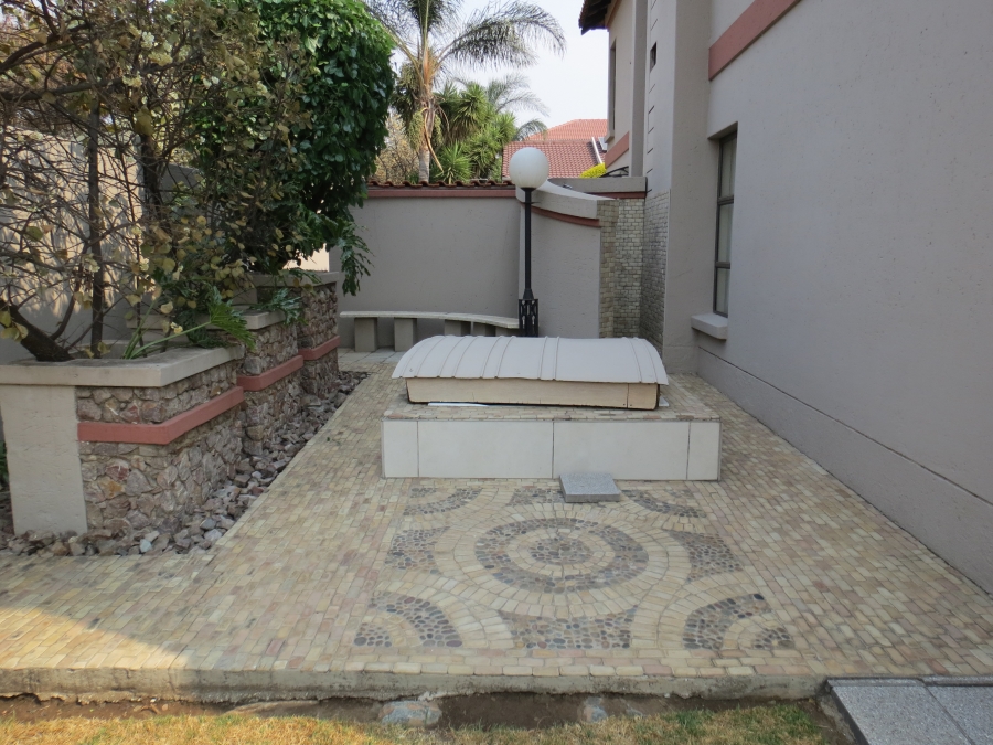 4 Bedroom Property for Sale in Greenstone Hill Gauteng