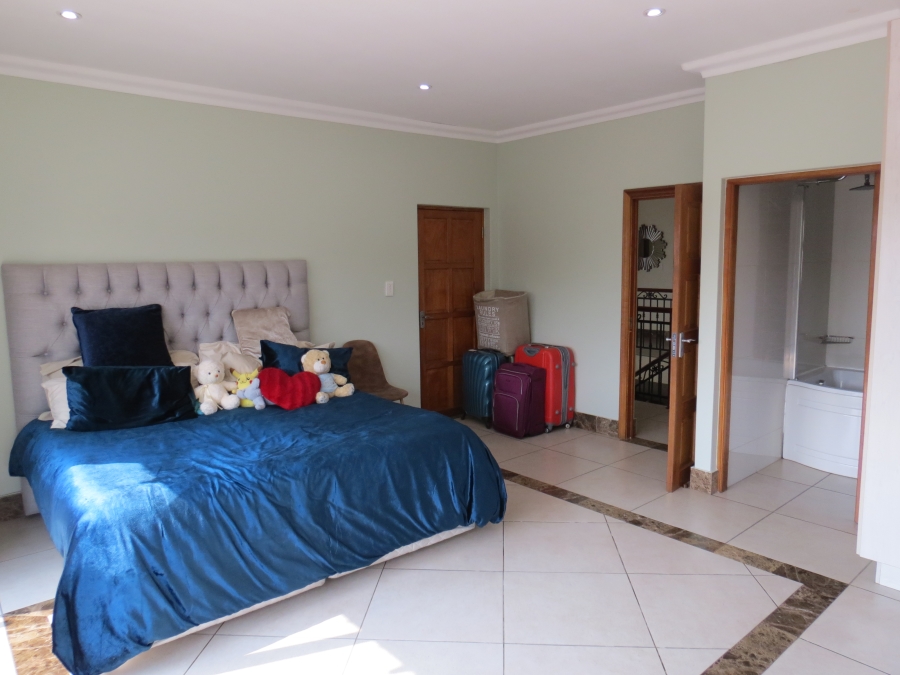 4 Bedroom Property for Sale in Greenstone Hill Gauteng