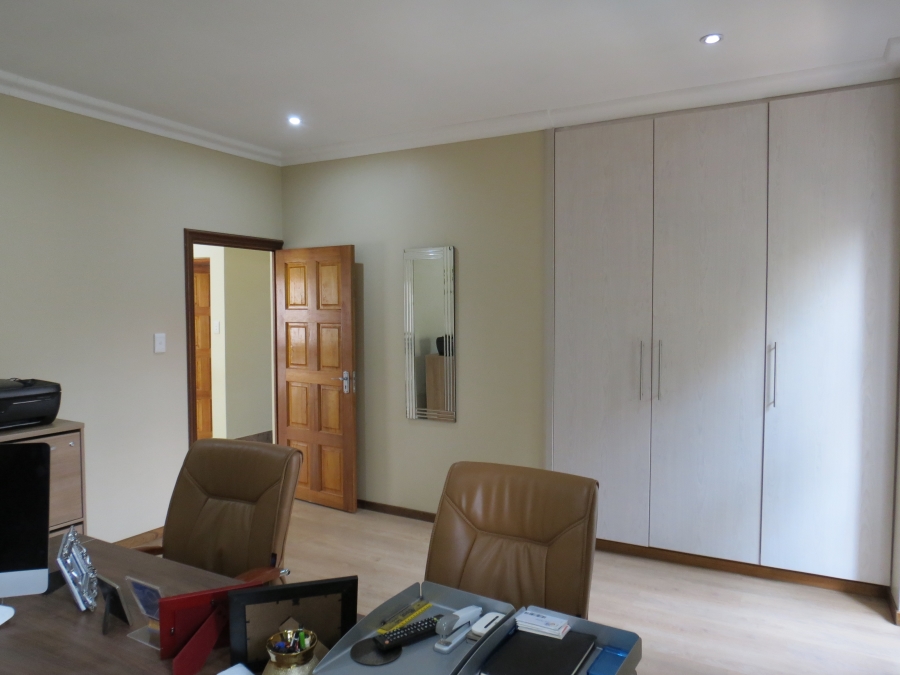 4 Bedroom Property for Sale in Greenstone Hill Gauteng