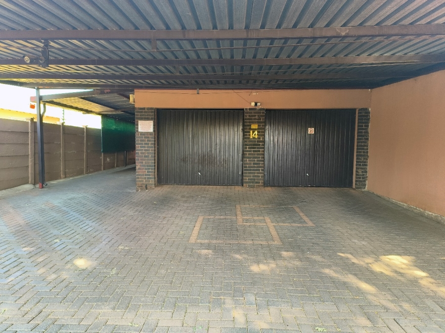 5 Bedroom Property for Sale in Eldoraigne Gauteng