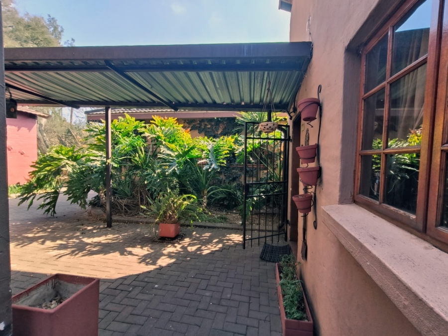 5 Bedroom Property for Sale in Eldoraigne Gauteng