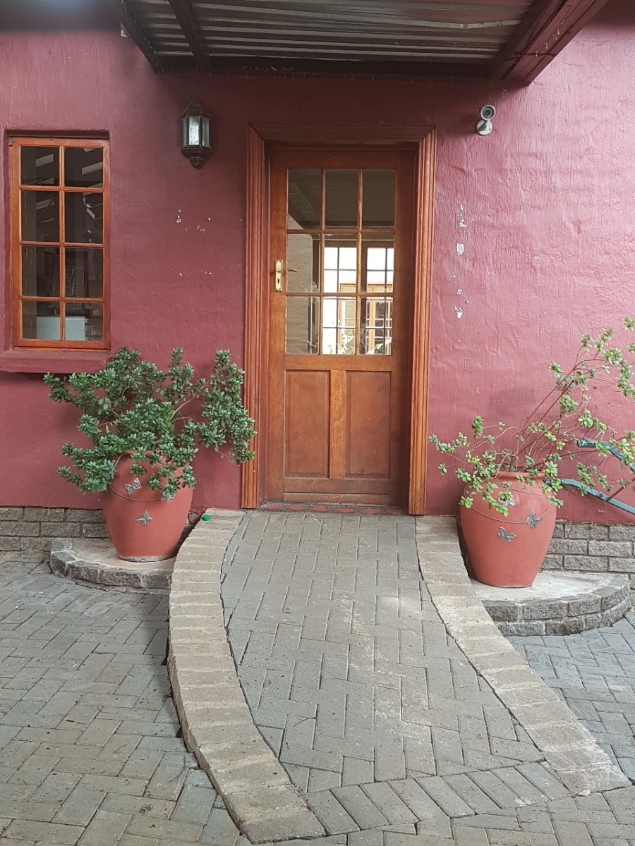 5 Bedroom Property for Sale in Eldoraigne Gauteng