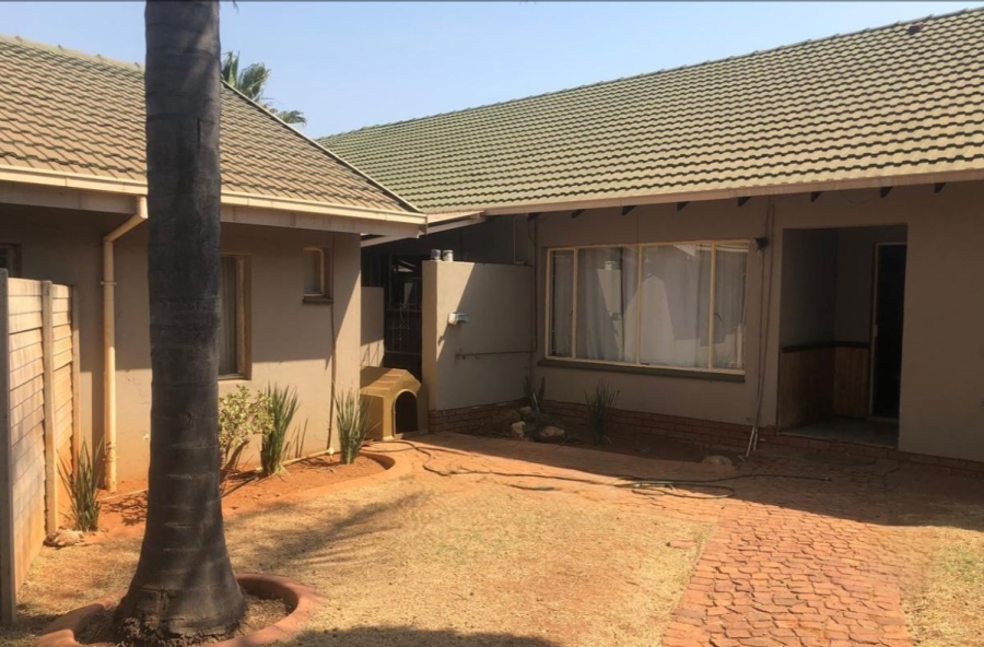 To Let 3 Bedroom Property for Rent in Pierre Van Ryneveld Gauteng