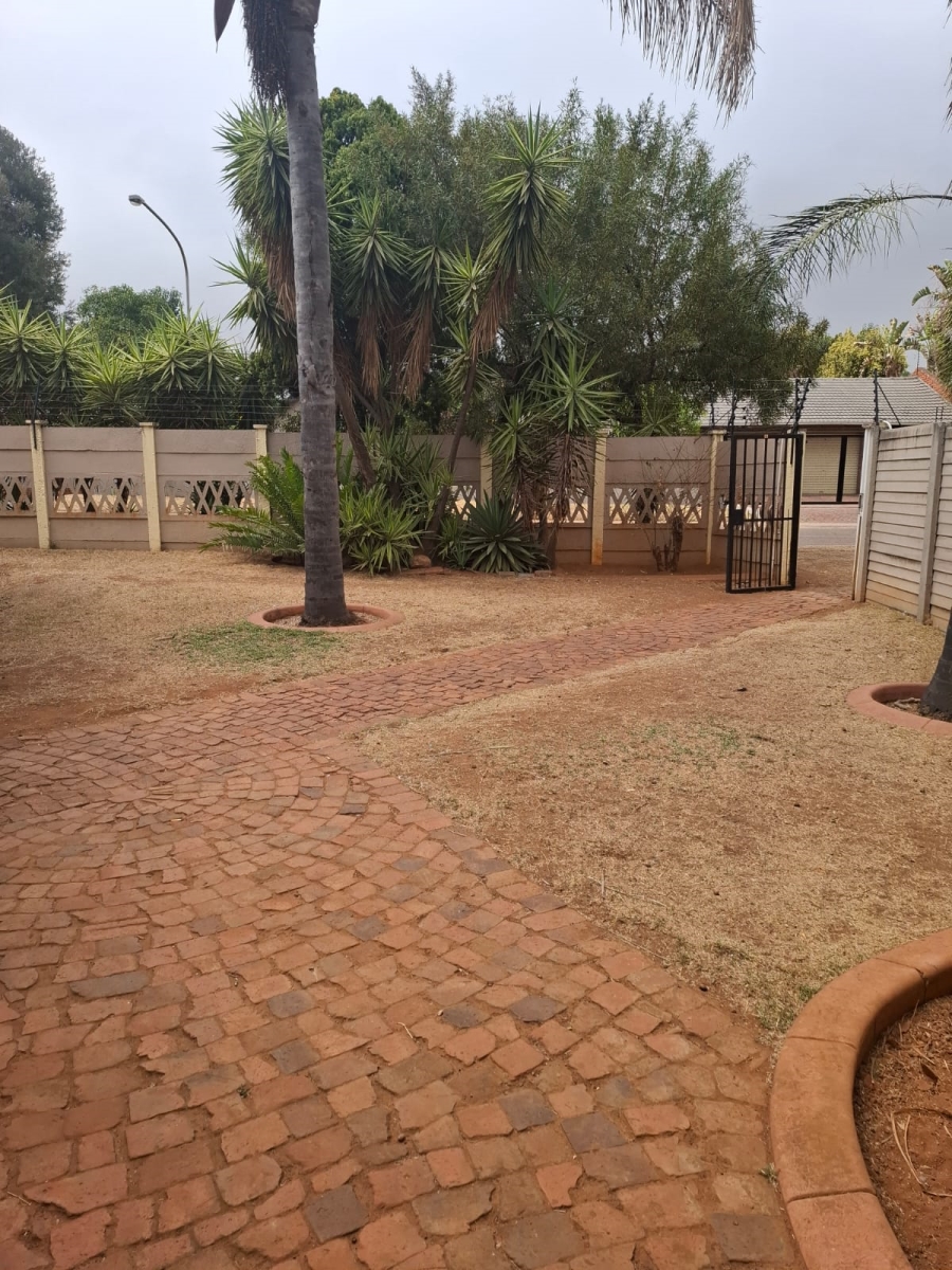 To Let 3 Bedroom Property for Rent in Pierre Van Ryneveld Gauteng