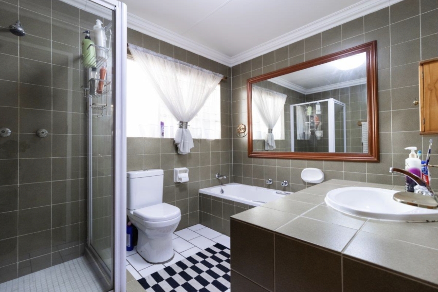 3 Bedroom Property for Sale in Dowerglen Gauteng