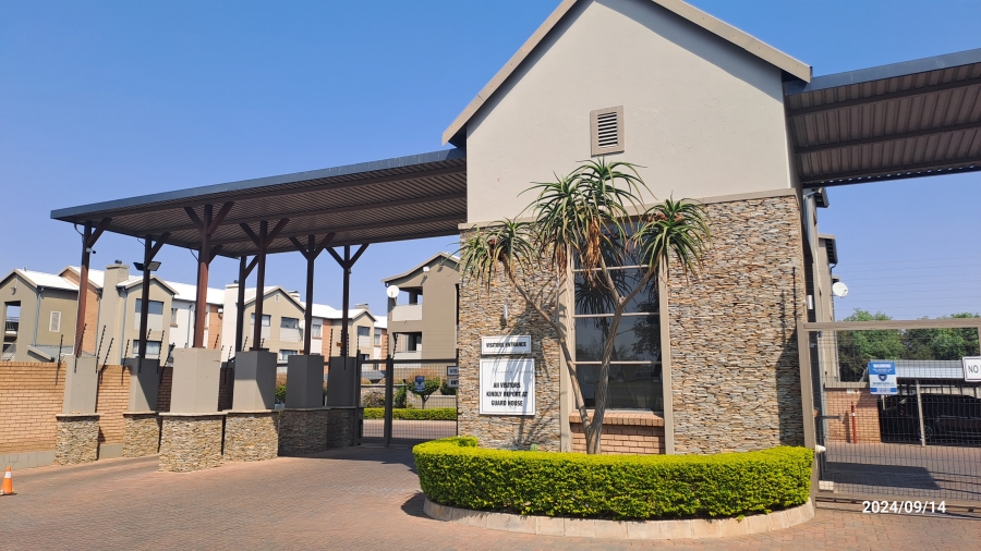 To Let 2 Bedroom Property for Rent in Moregloed Gauteng