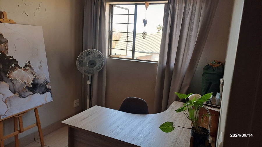 To Let 2 Bedroom Property for Rent in Moregloed Gauteng