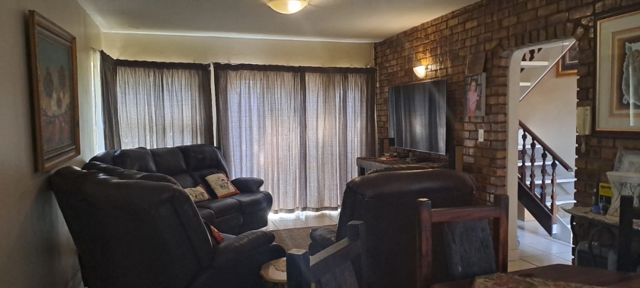 5 Bedroom Property for Sale in Moretele Park Gauteng