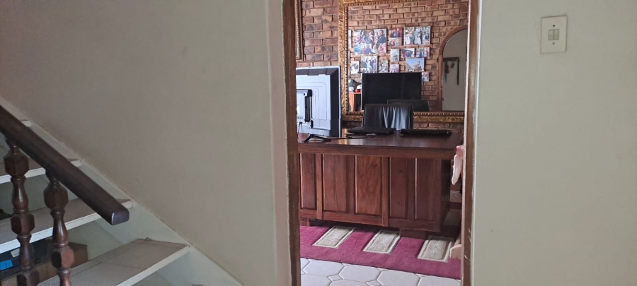 5 Bedroom Property for Sale in Moretele Park Gauteng