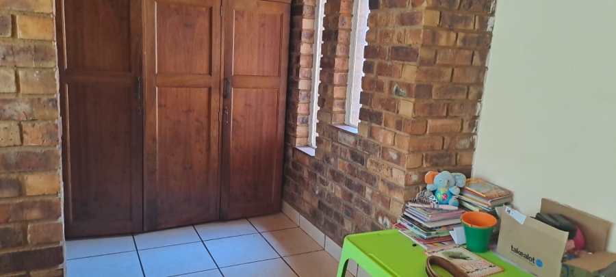 5 Bedroom Property for Sale in Moretele Park Gauteng