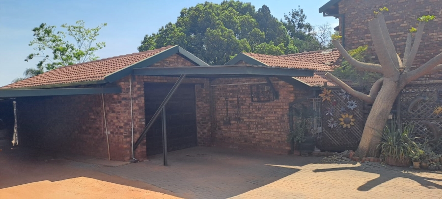 5 Bedroom Property for Sale in Moretele Park Gauteng