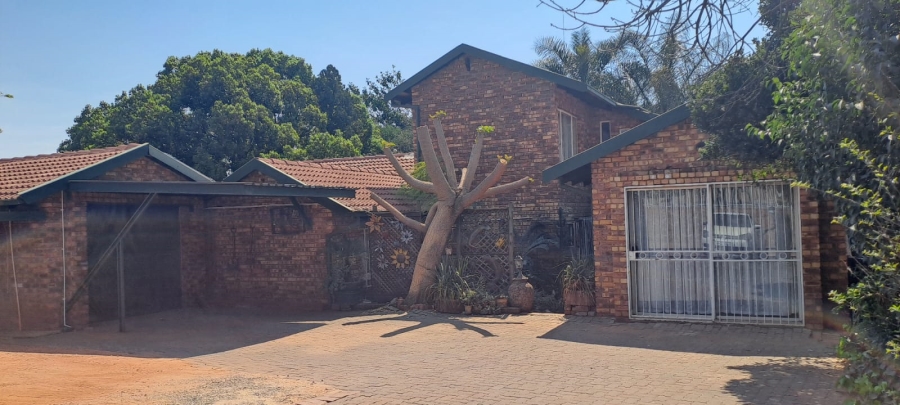 5 Bedroom Property for Sale in Moretele Park Gauteng