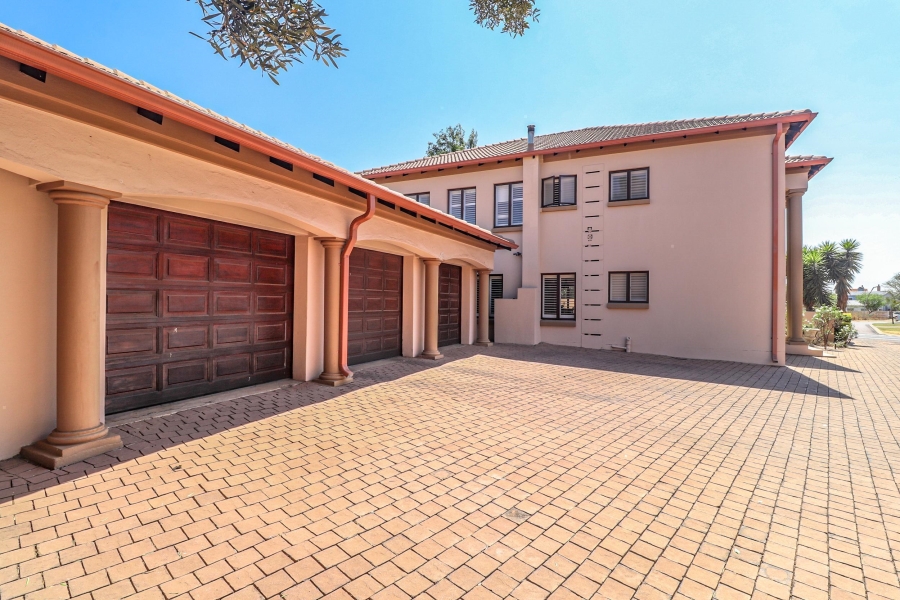 To Let 4 Bedroom Property for Rent in Midstream Estate Gauteng