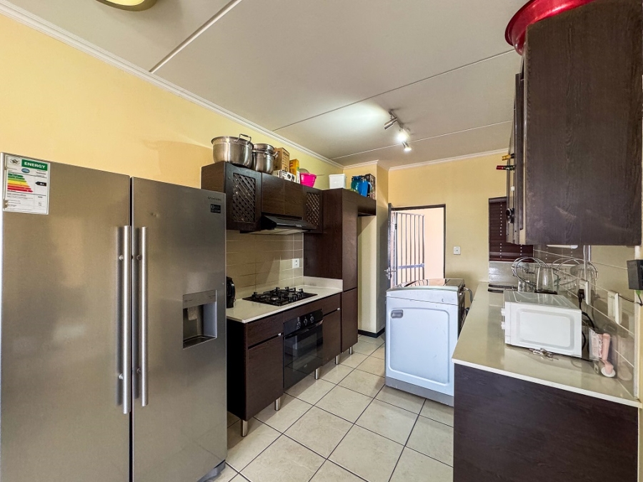 2 Bedroom Property for Sale in Oakdene Gauteng