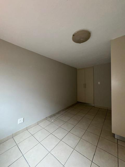 To Let 1 Bedroom Property for Rent in Die Hoewes Gauteng