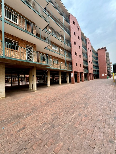 To Let 1 Bedroom Property for Rent in Die Hoewes Gauteng