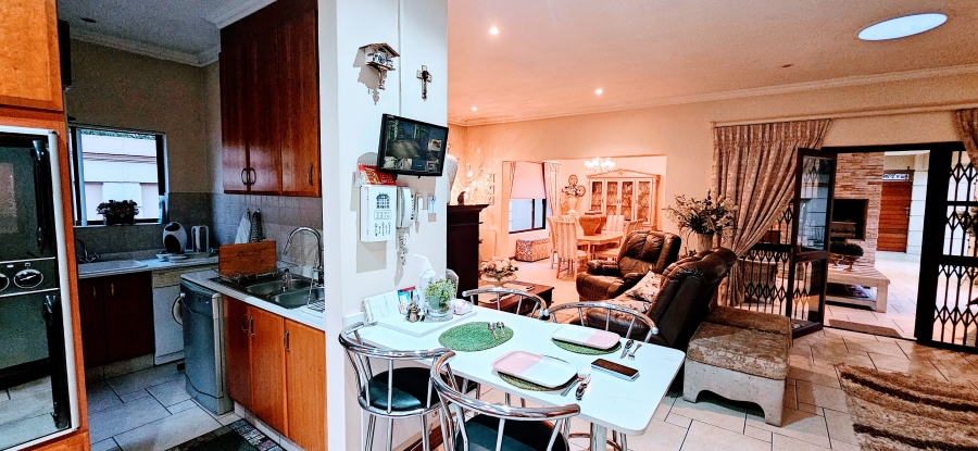 3 Bedroom Property for Sale in Three Rivers Proper Gauteng