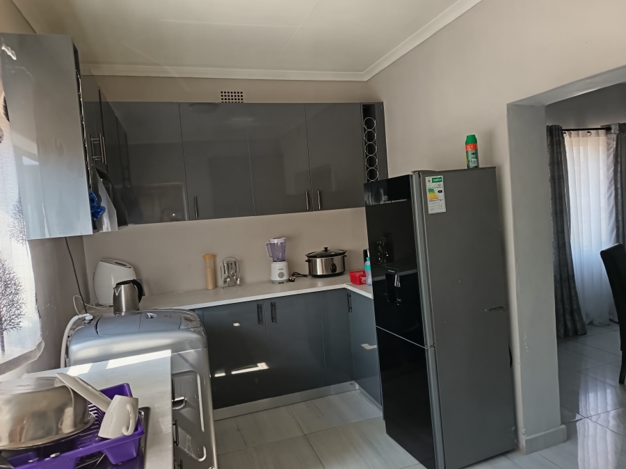 To Let 3 Bedroom Property for Rent in Rothdene Gauteng