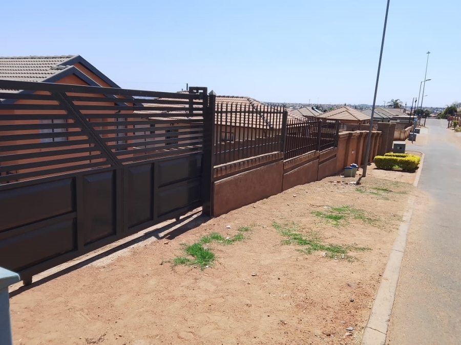 2 Bedroom Property for Sale in Morula View Gauteng