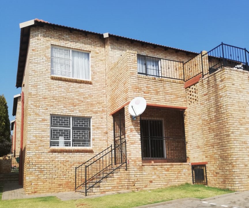 2 Bedroom Property for Sale in Little Falls Gauteng