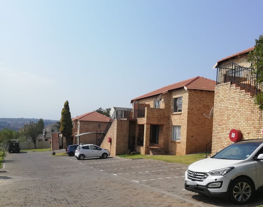 2 Bedroom Property for Sale in Little Falls Gauteng