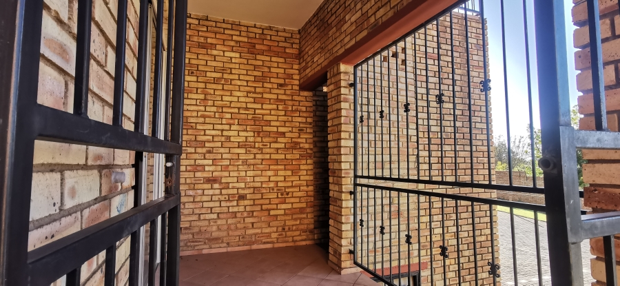 2 Bedroom Property for Sale in Little Falls Gauteng