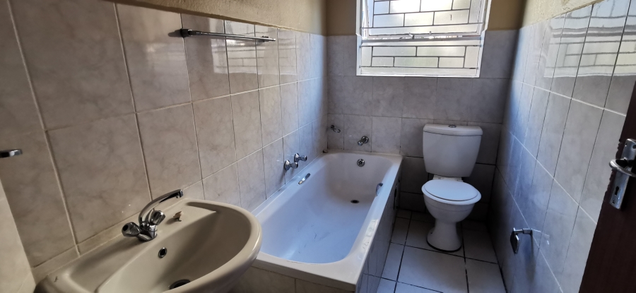 2 Bedroom Property for Sale in Little Falls Gauteng