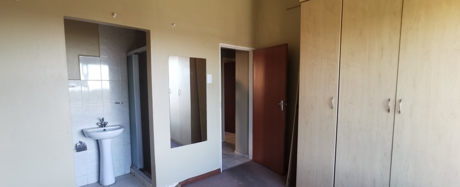 2 Bedroom Property for Sale in Little Falls Gauteng