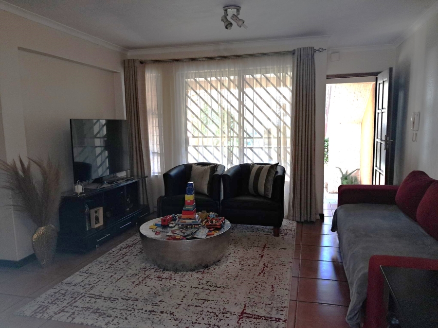 2 Bedroom Property for Sale in Little Falls Gauteng