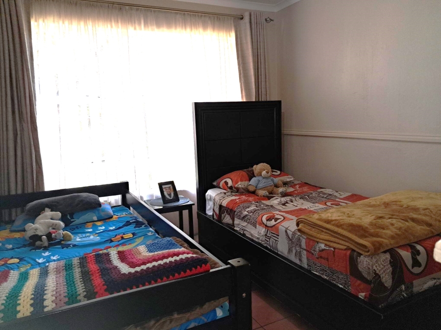 2 Bedroom Property for Sale in Little Falls Gauteng