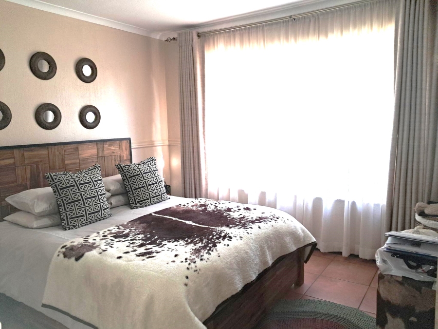 2 Bedroom Property for Sale in Little Falls Gauteng