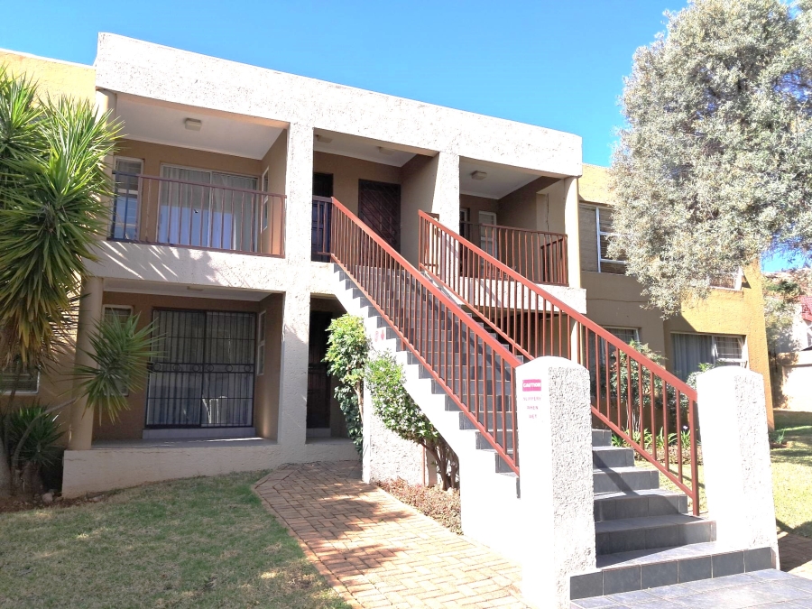 2 Bedroom Property for Sale in Little Falls Gauteng