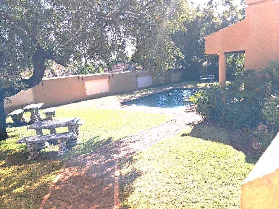 2 Bedroom Property for Sale in Little Falls Gauteng