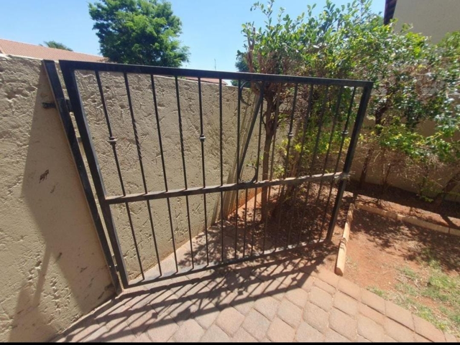 To Let 2 Bedroom Property for Rent in Annlin Gauteng